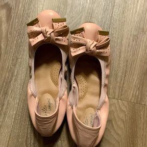 Pink flat shoes